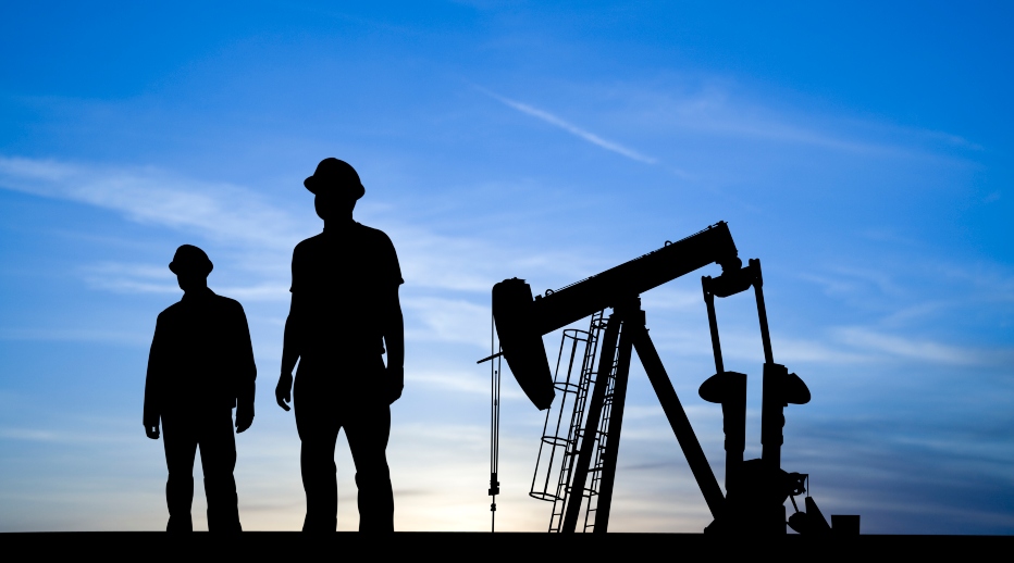 Oil rises on strong US jobs data