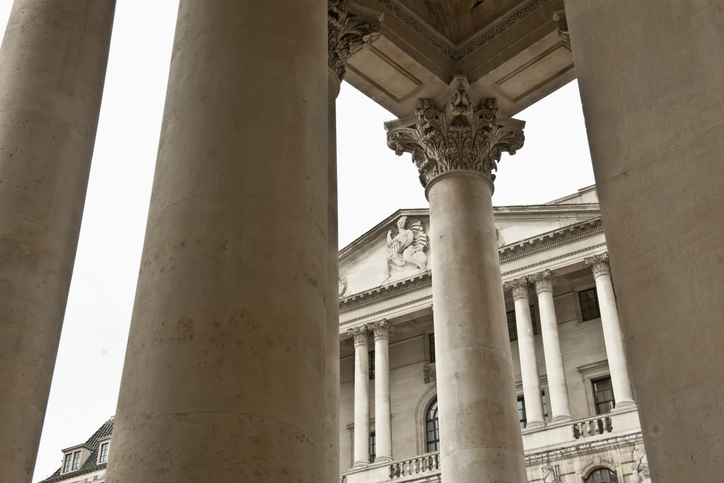 Европейските борси започват със спад