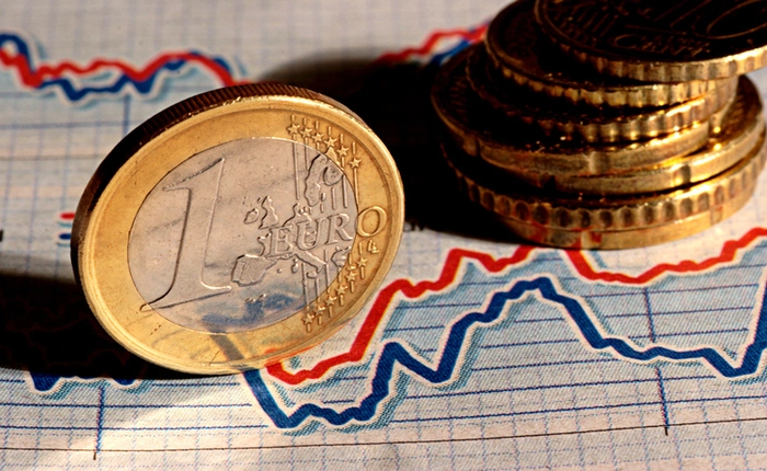 Euro sube frente al dólar