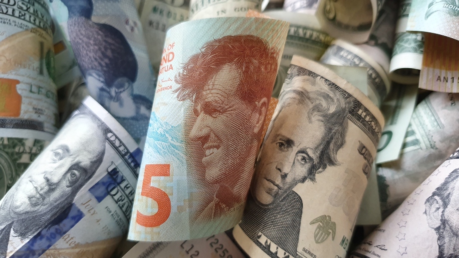 RBNZ: tassi invariati