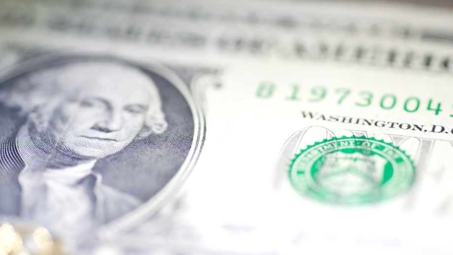 Wall Street sale con la Fed, dollaro in recupero