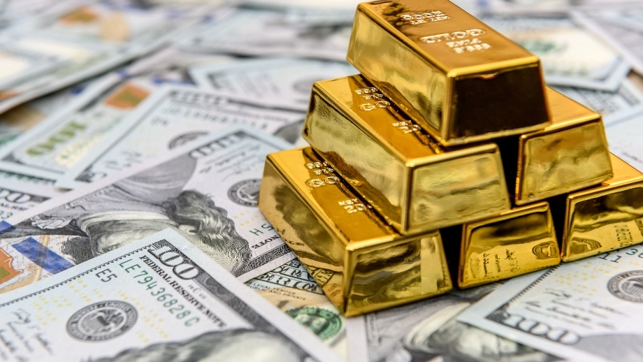 Oro record, petrolio giù: torna il risk off