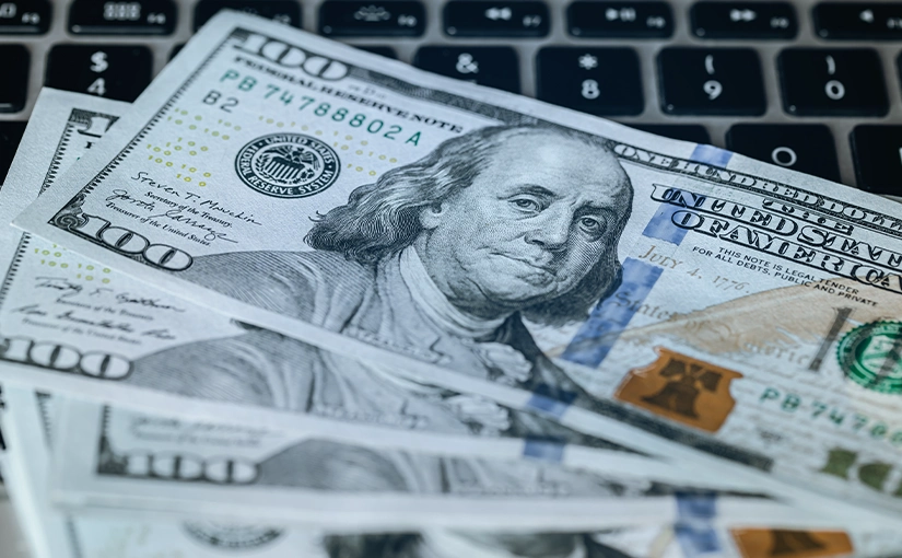 US Dollar Near One-Year High Ahead of Key PCE Inflation Data