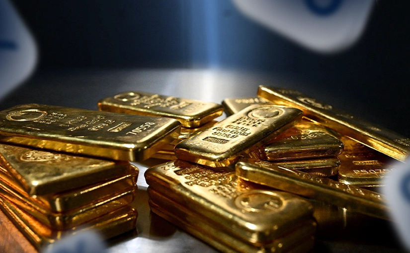 Gold Slips Below $4,000 on Strong Dollar and Fed Fears